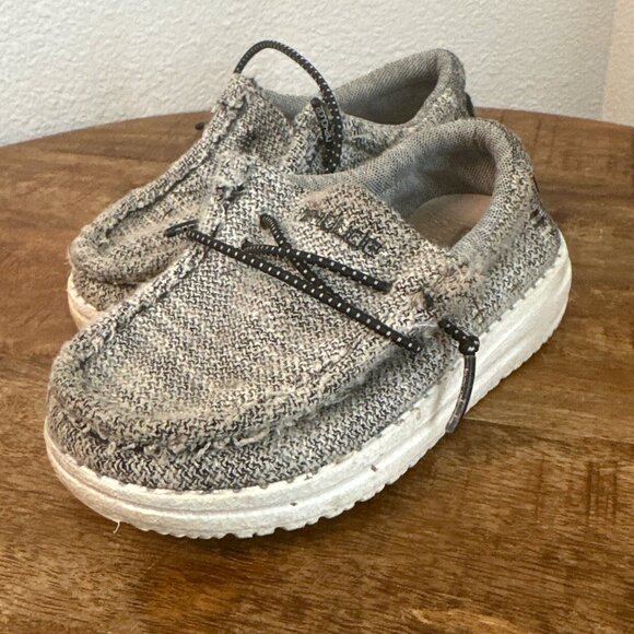 Hey Dude Wally Sox Skater - Picture 1 of 9